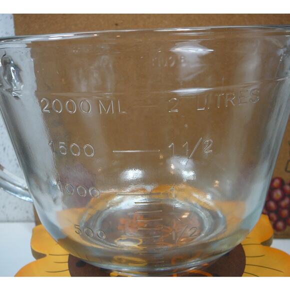 Vintage Anchor Hocking 2 qt 8 cup Mixing Pitcher - Picture 3 of 7